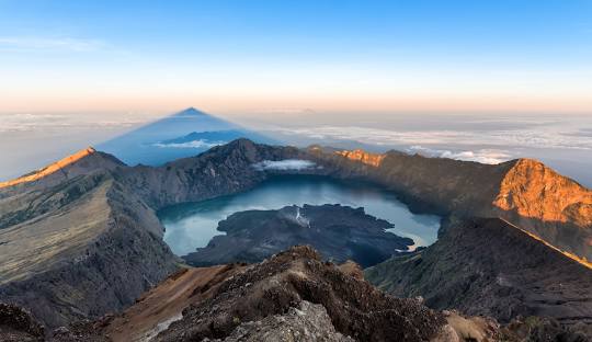 Gunung Rinjani: Keindahan Alam yang Menantang di Lombok